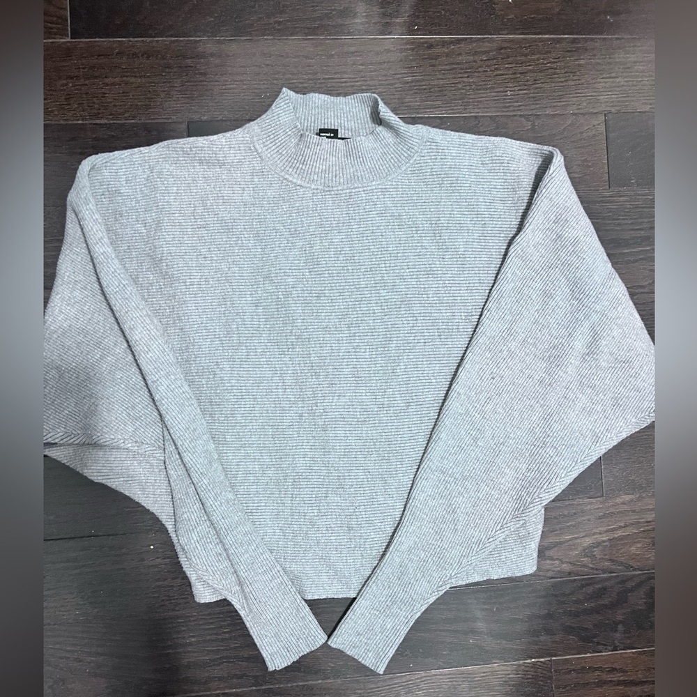 Mock neck knit pullover